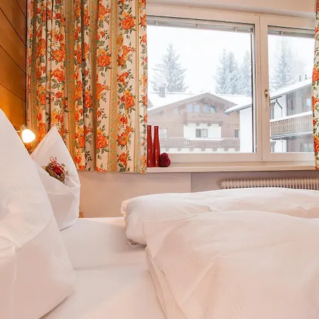 Appartementhaus Battisti 아파트호텔 장크트안톤암아를베르크