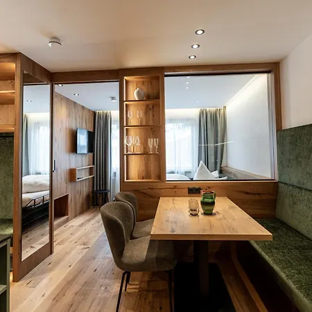 Appartementhaus Battisti 아파트호텔 장크트안톤암아를베르크